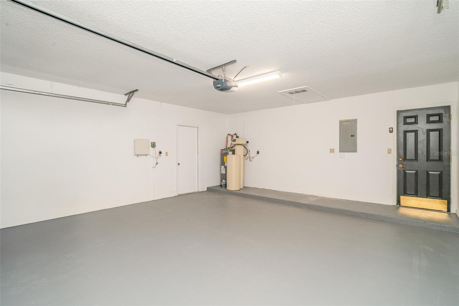 2048 BERRY ROBERTS DR, SUN CITY CENTER, FL, 33573