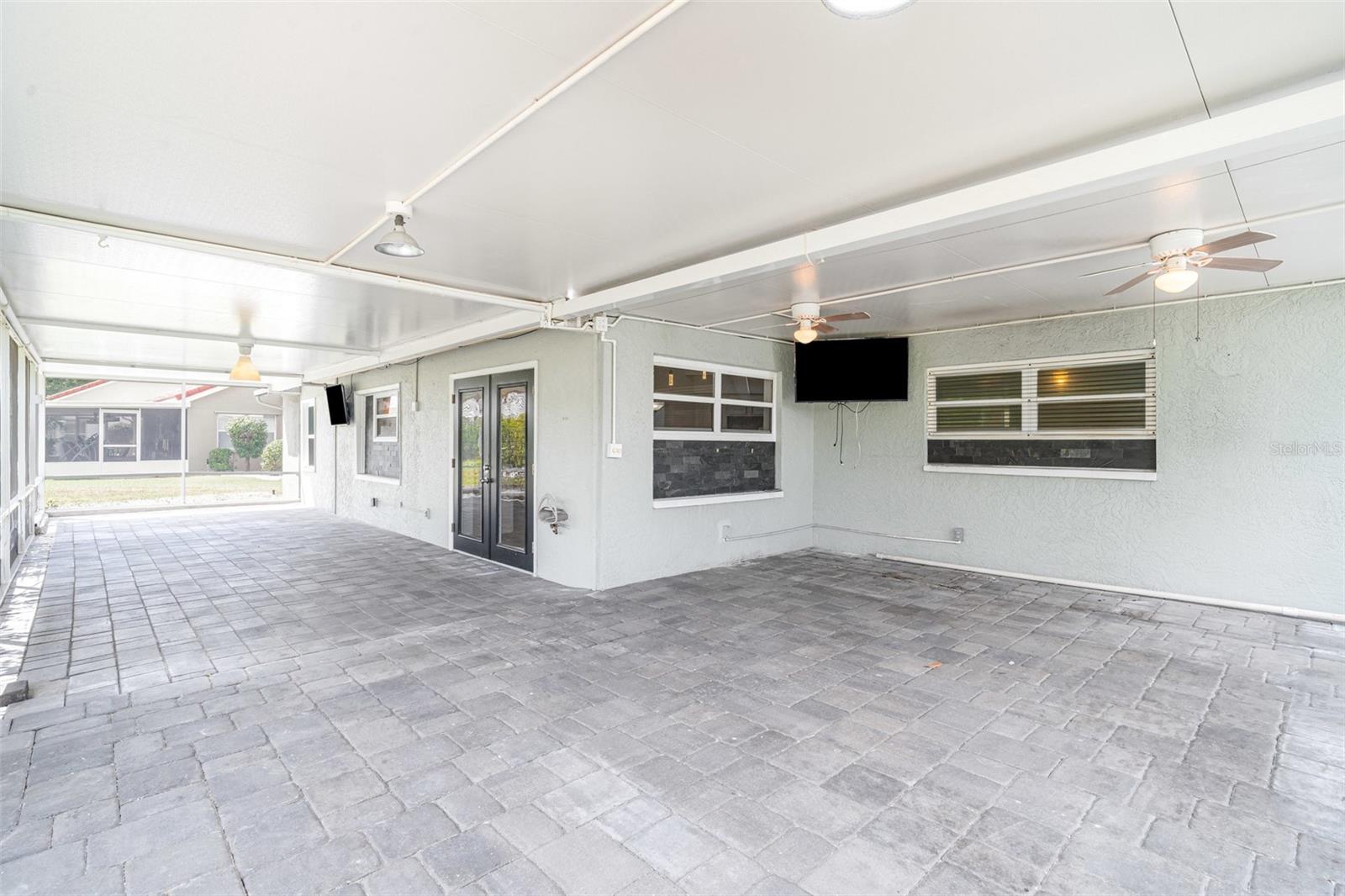 2048 BERRY ROBERTS DR, SUN CITY CENTER, FL, 33573