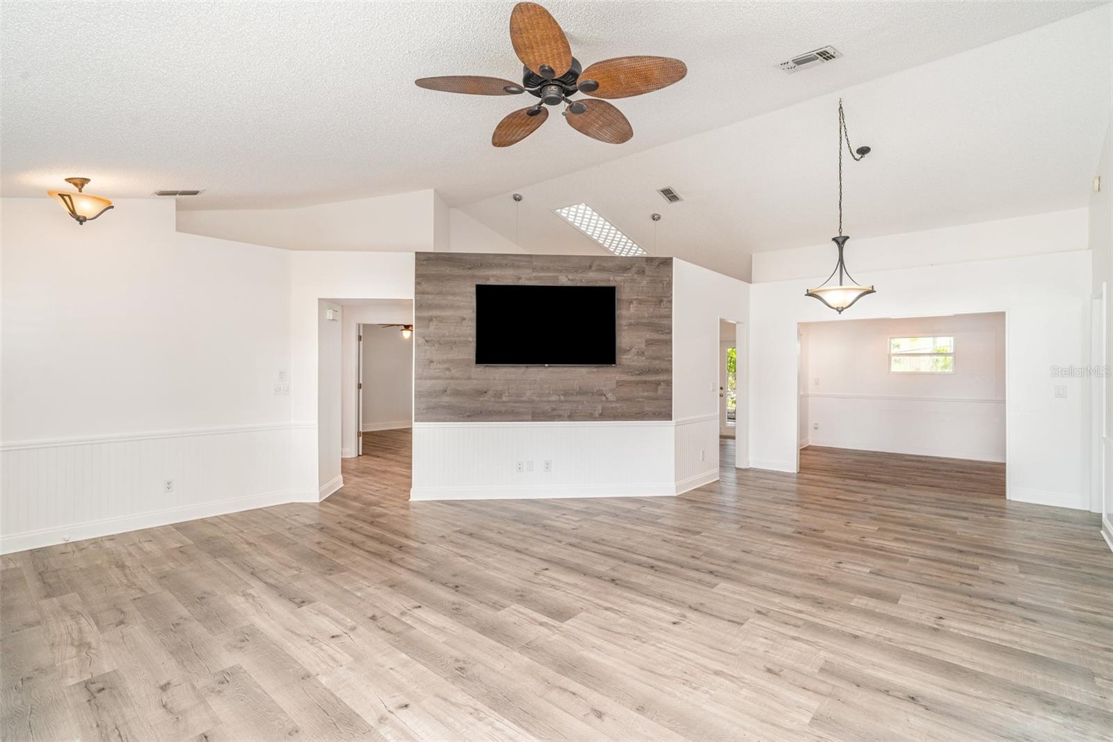 2048 BERRY ROBERTS DR, SUN CITY CENTER, FL, 33573