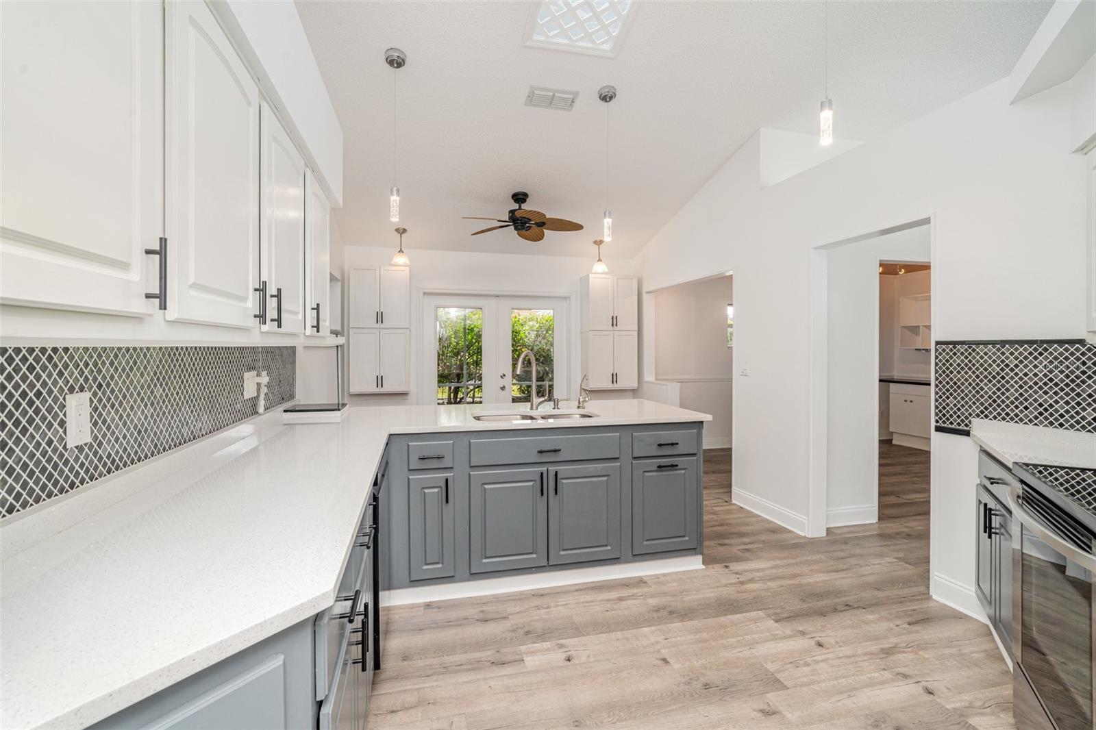 2048 BERRY ROBERTS DR, SUN CITY CENTER, FL, 33573