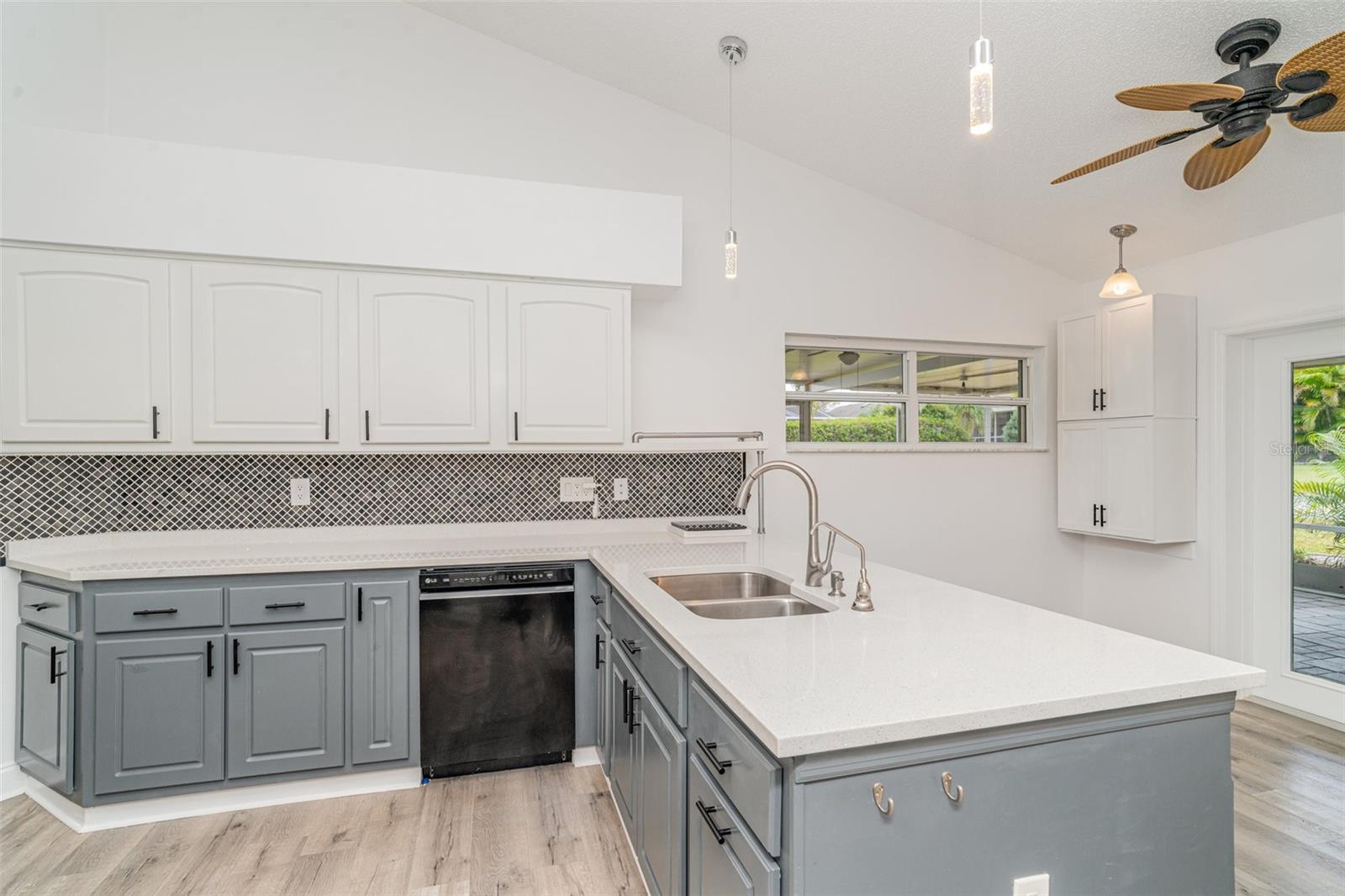 2048 BERRY ROBERTS DR, SUN CITY CENTER, FL, 33573