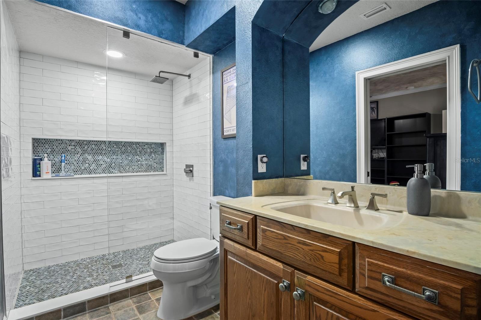 O6350408 Property Photo