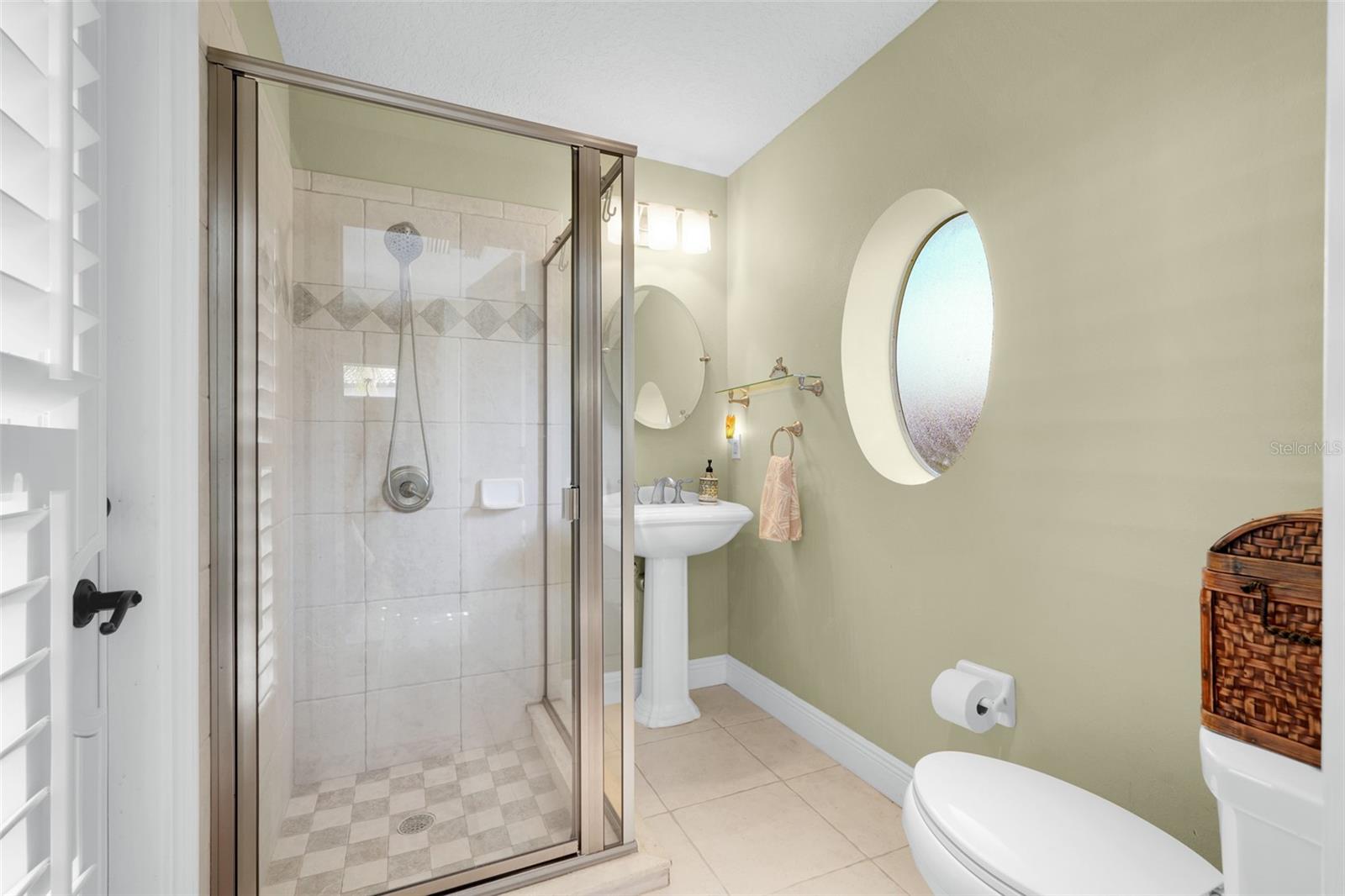 O6350408 Property Photo