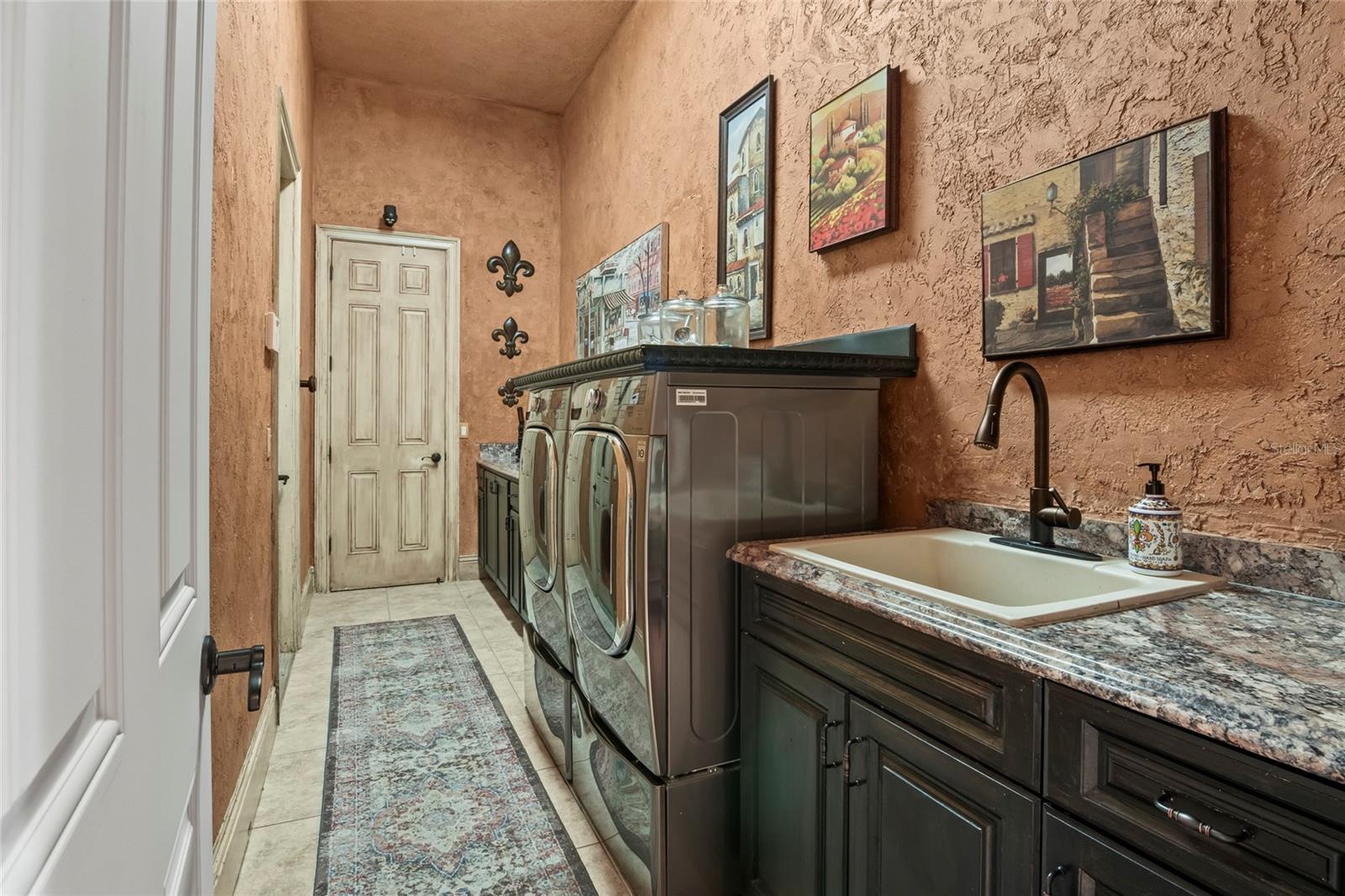 O6350408 Property Photo