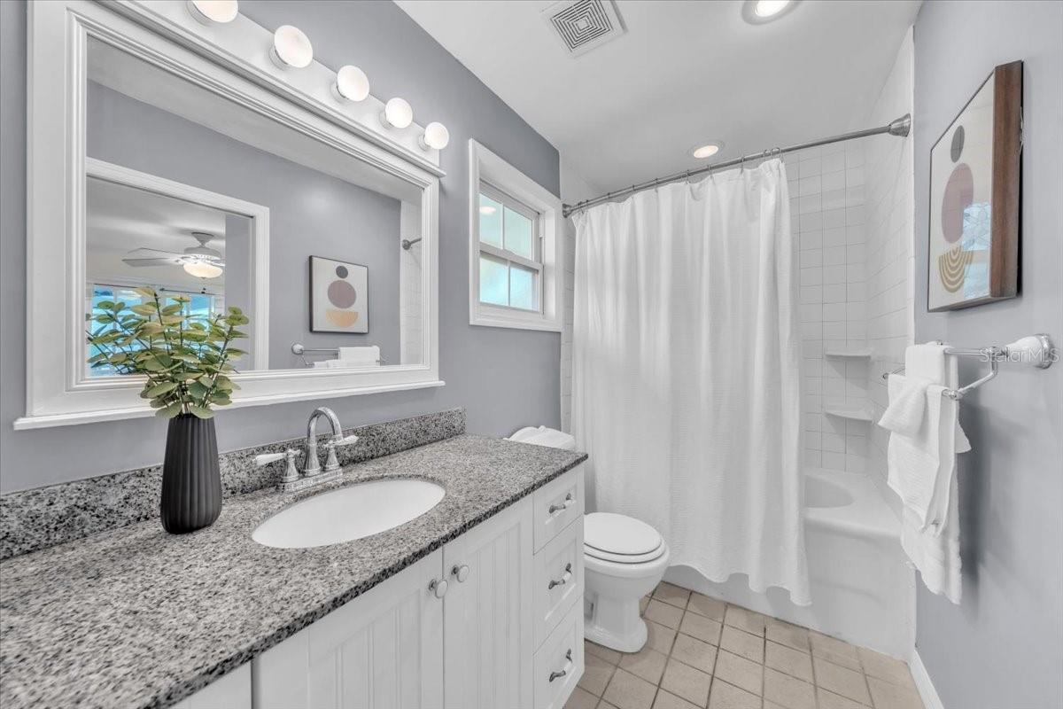 Shared bath for 3 & 4