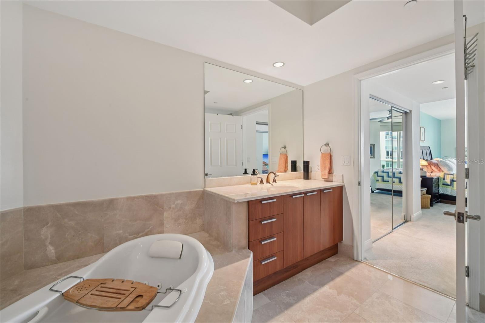 241 RIVERSIDE DR #305, DAYTONA BEACH, FL, 32117