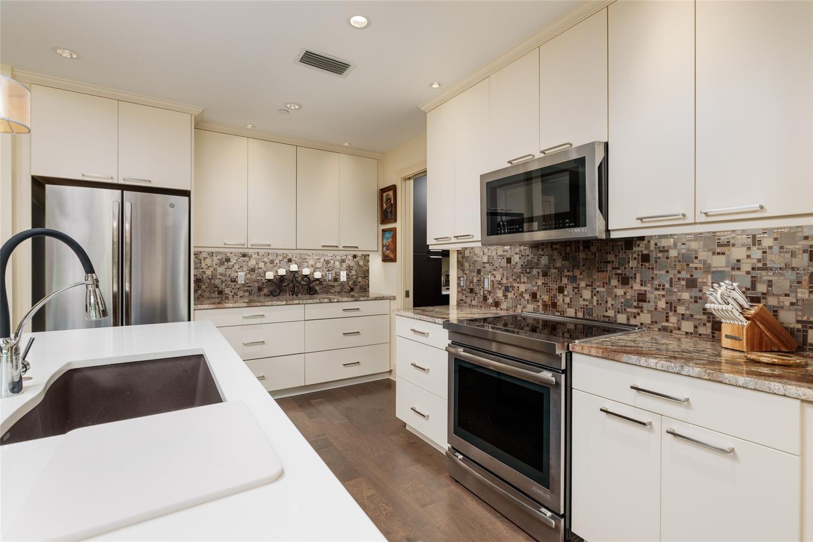 200 MAIN ST #210, DUNEDIN, FL, 34698