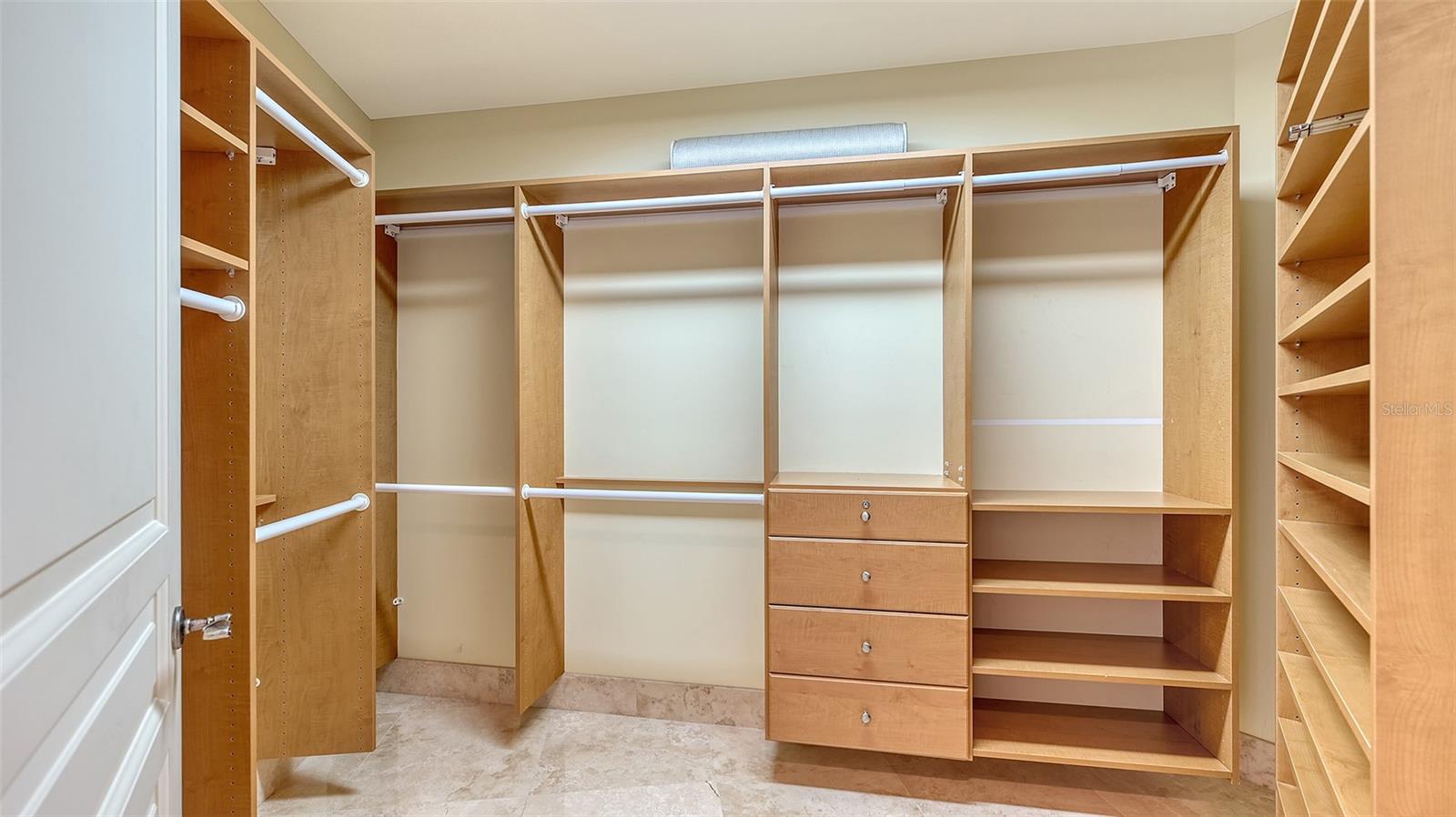 A4667652 Property Photo