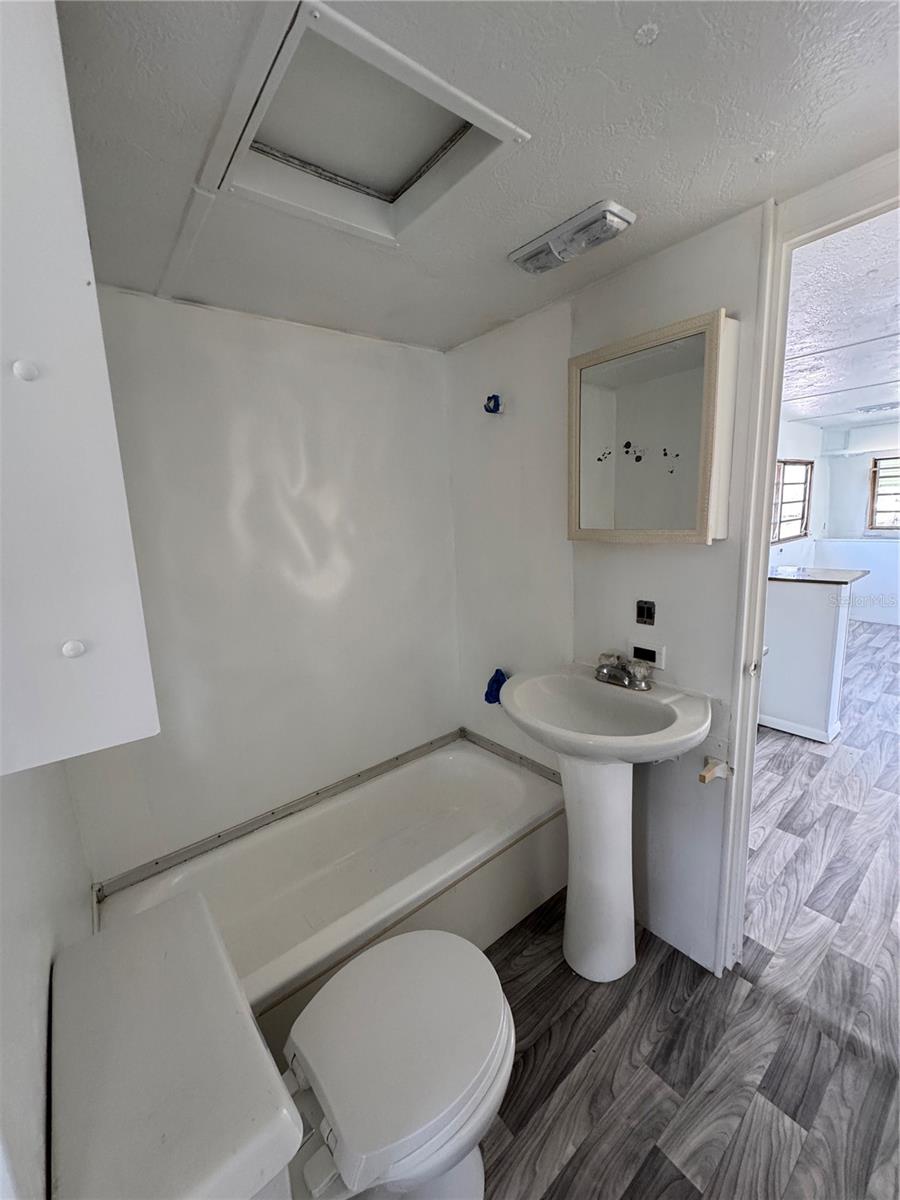 O6350467 Property Photo