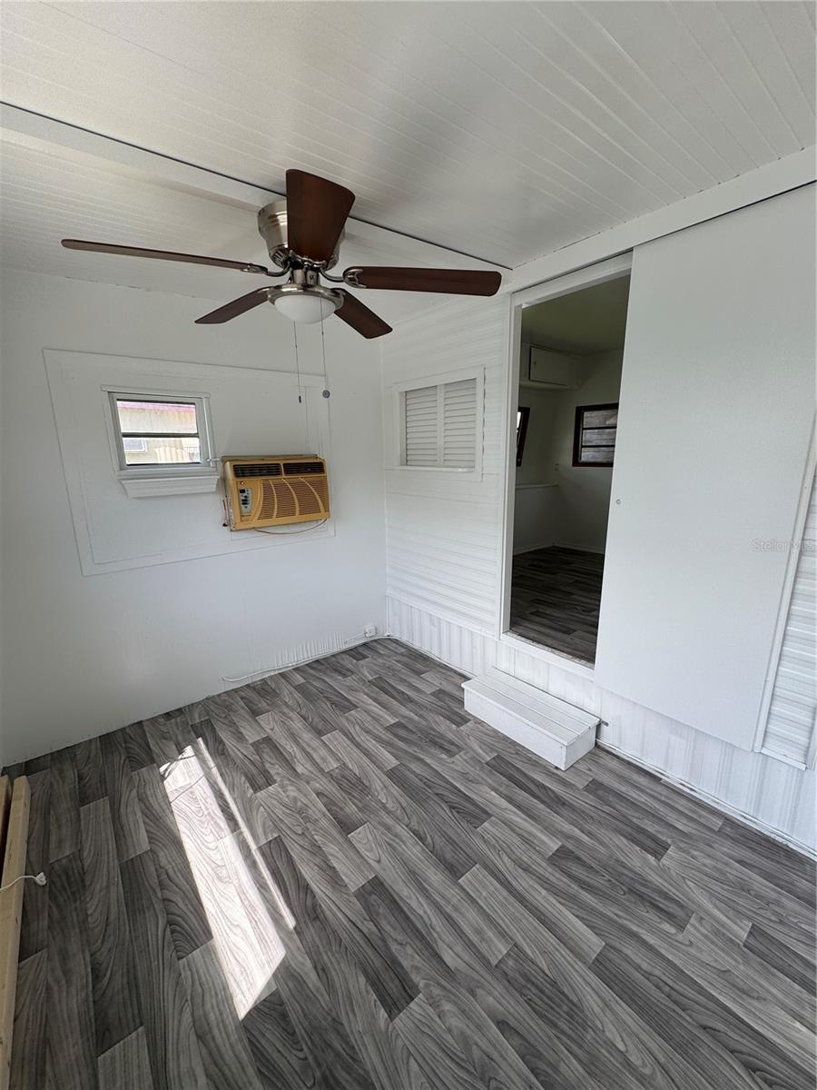 O6350467 Property Photo