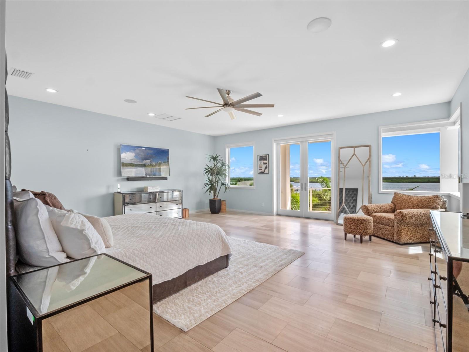 O6350479 Property Photo