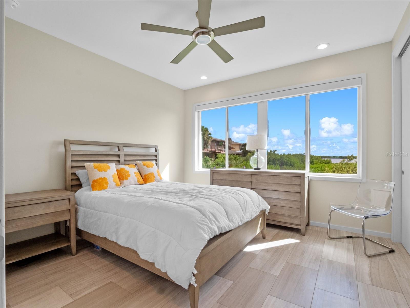 O6350479 Property Photo