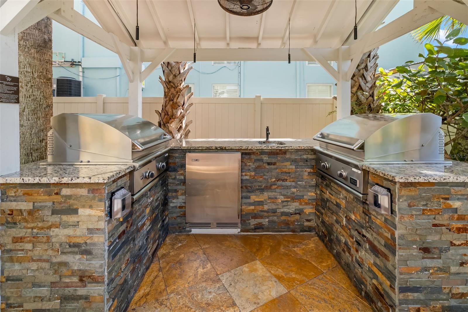 A4667661 Property Photo