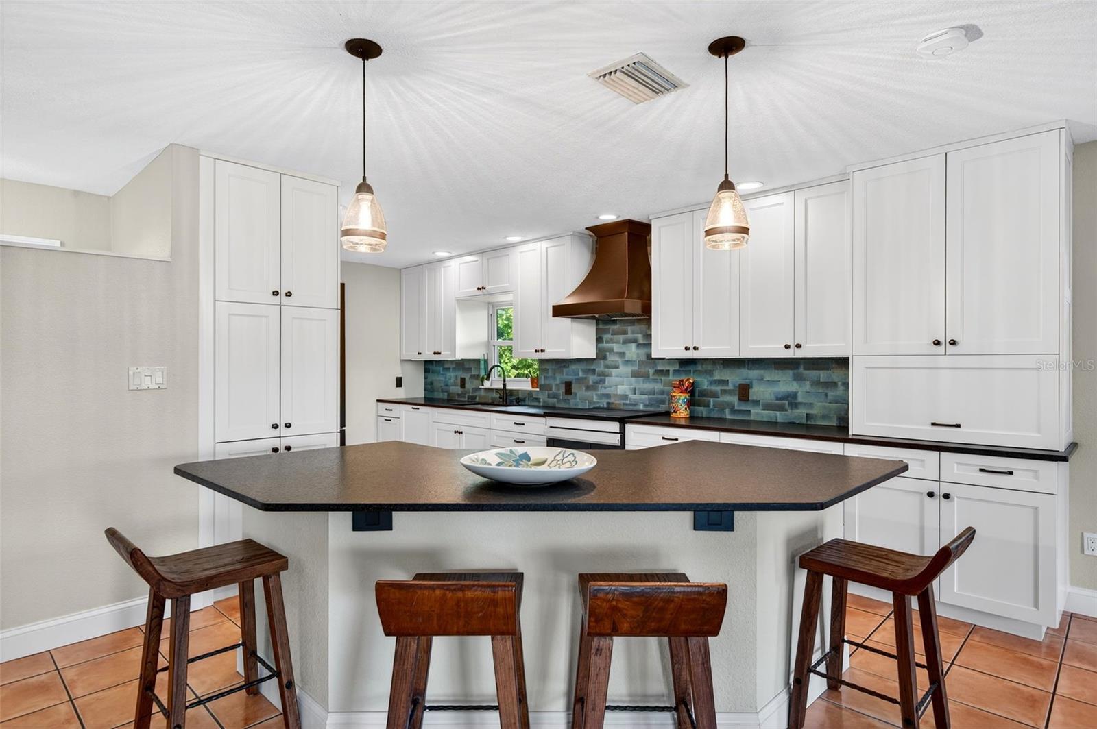 4624 BAY CREST DR, TAMPA, FL, 33615