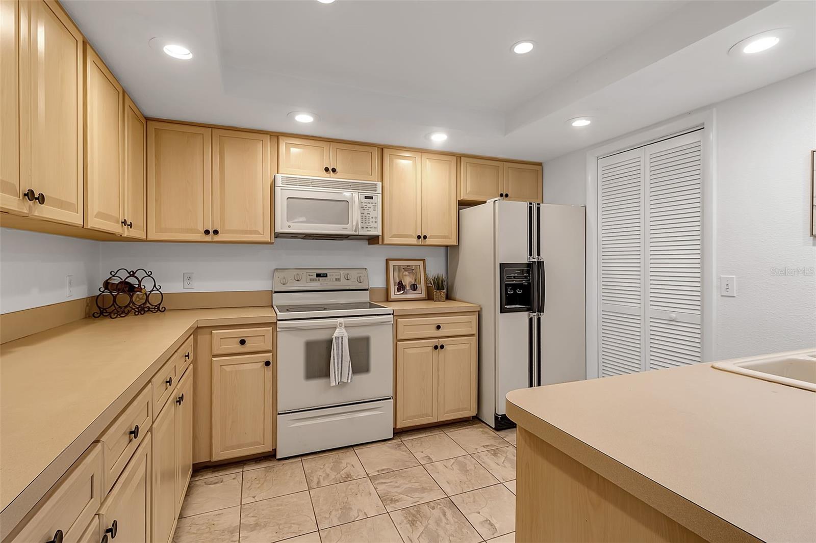 6472 SEAGULL DR #305, BRADENTON, FL, 34210