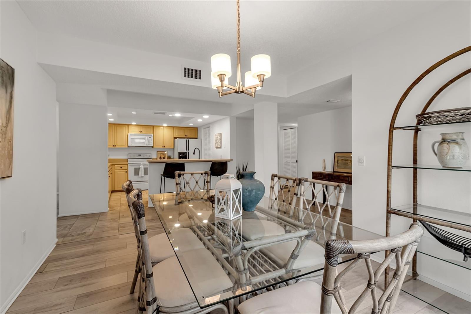 6472 SEAGULL DR #305, BRADENTON, FL, 34210