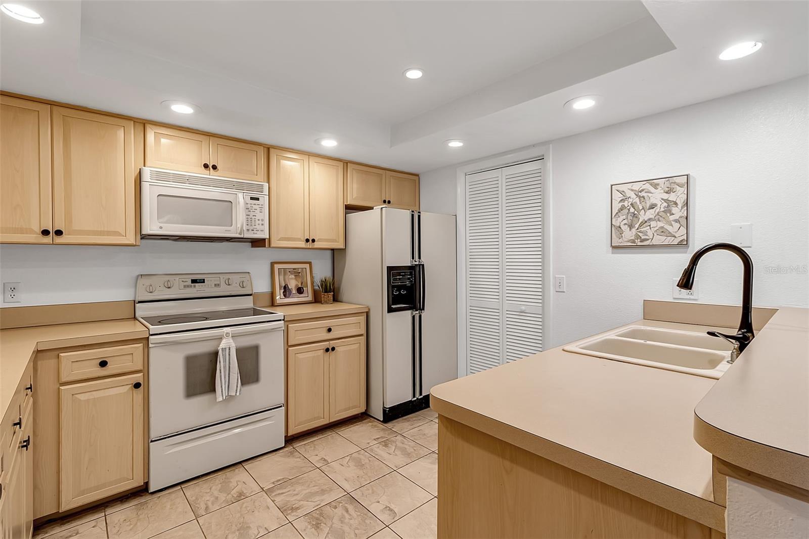 6472 SEAGULL DR #305, BRADENTON, FL, 34210