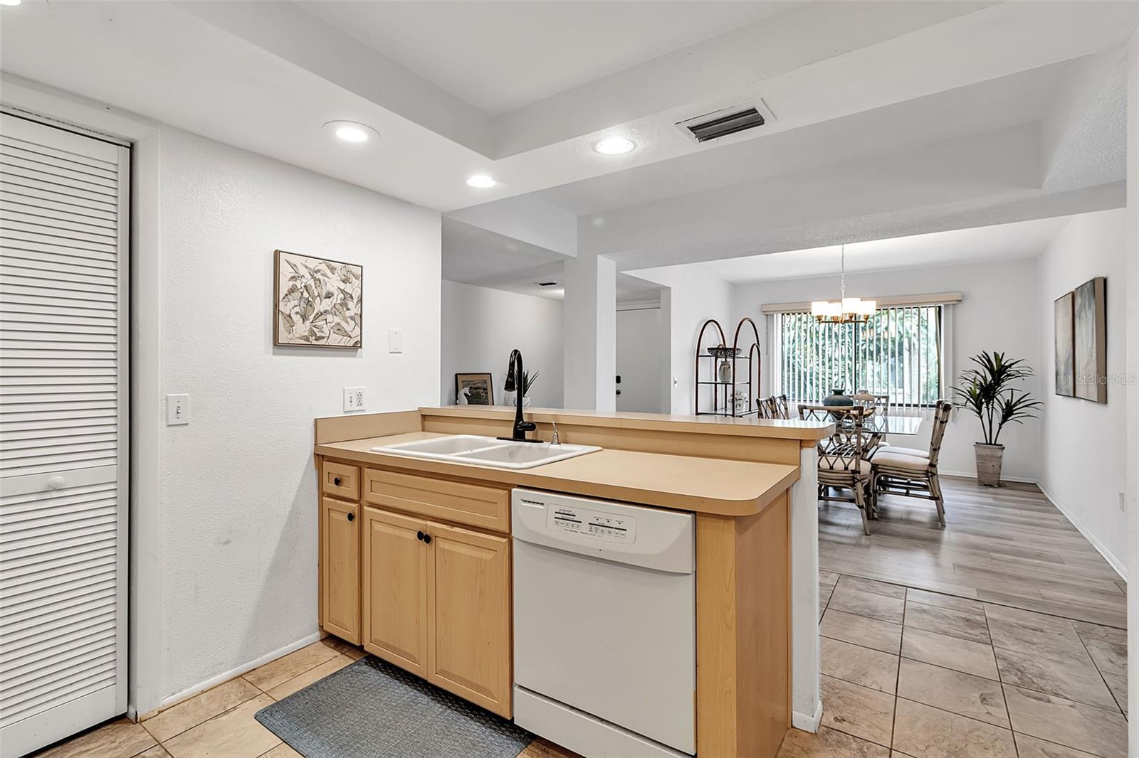 6472 SEAGULL DR #305, BRADENTON, FL, 34210