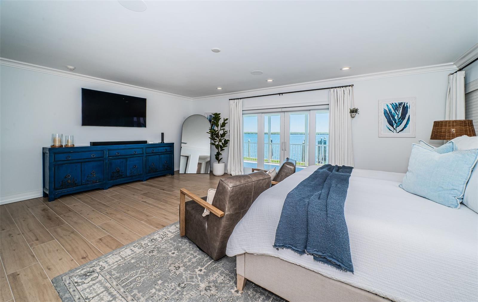 TB8435573 Property Photo