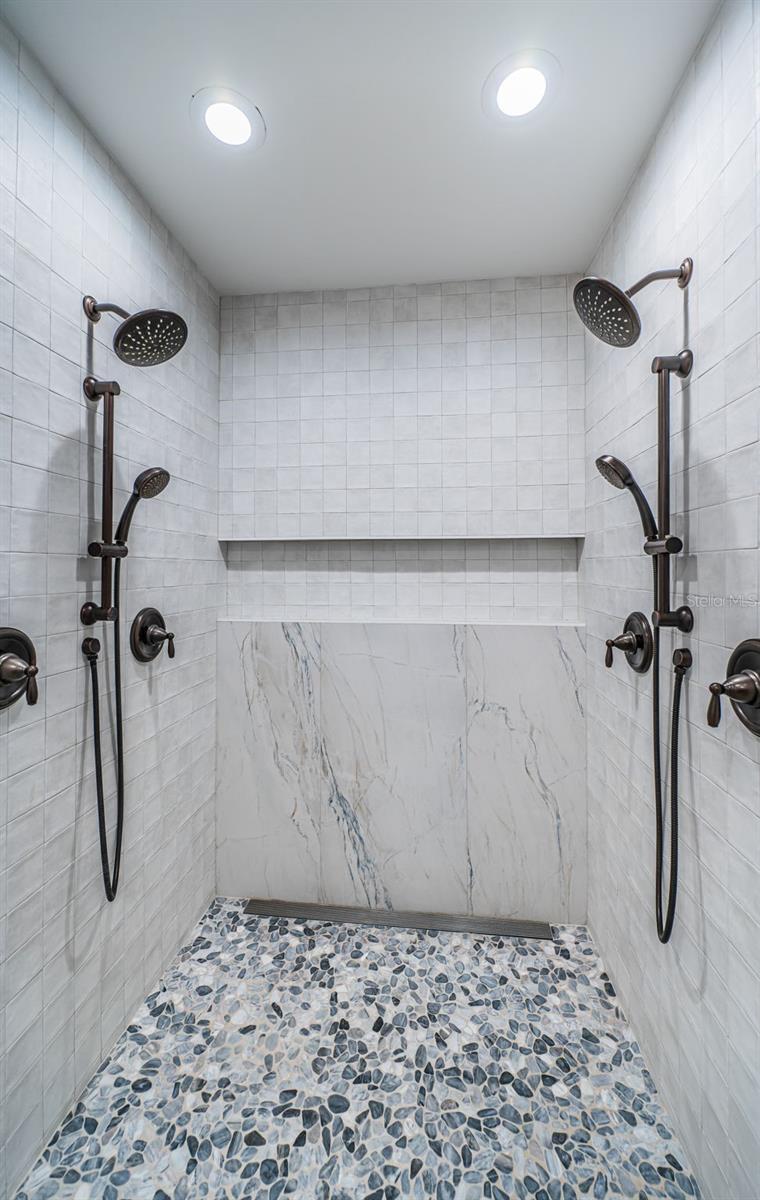 TB8435573 Property Photo