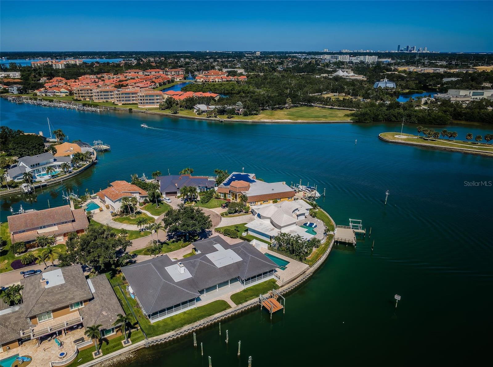 TB8435573 Property Photo