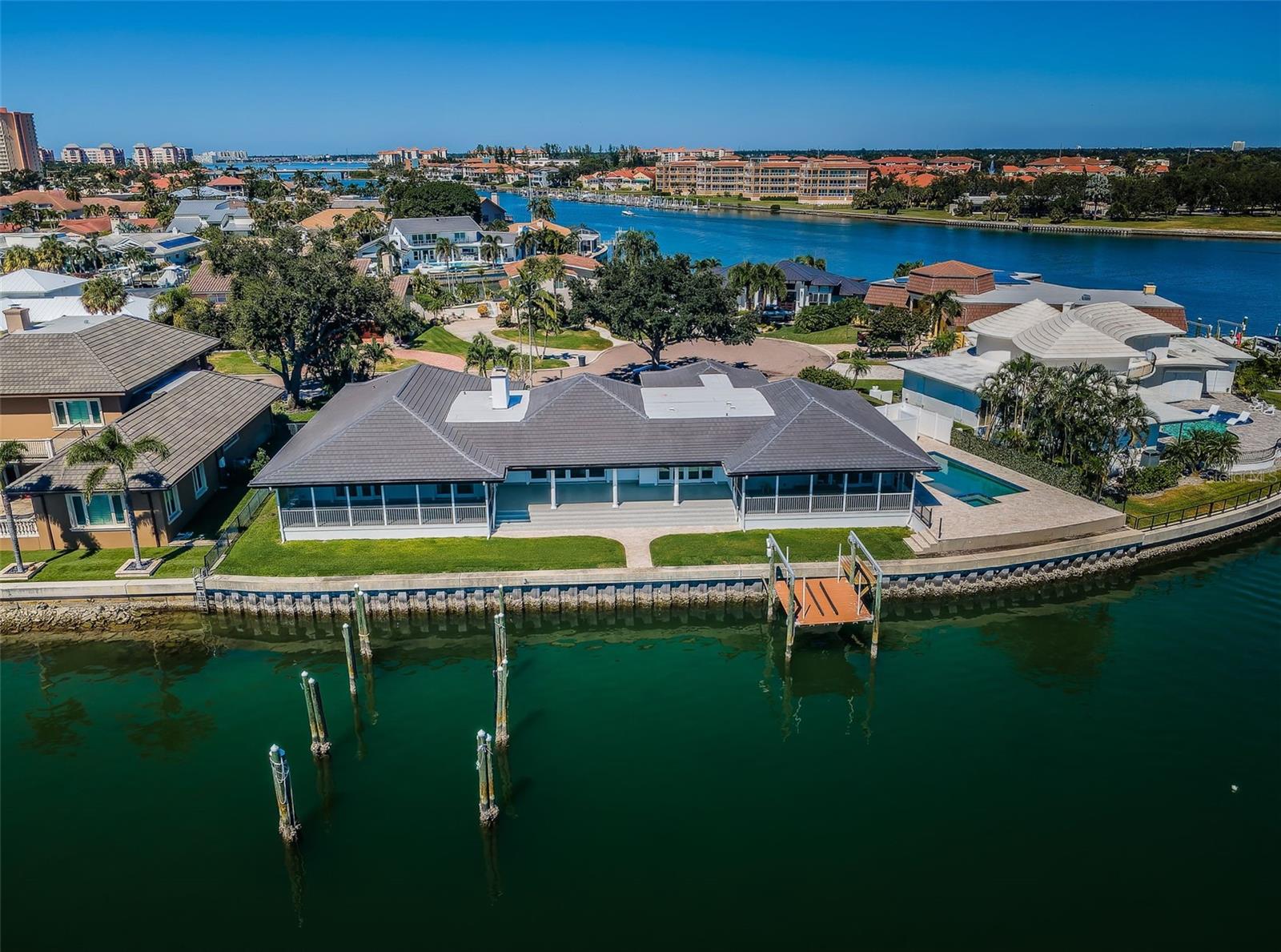 TB8435573 Property Photo