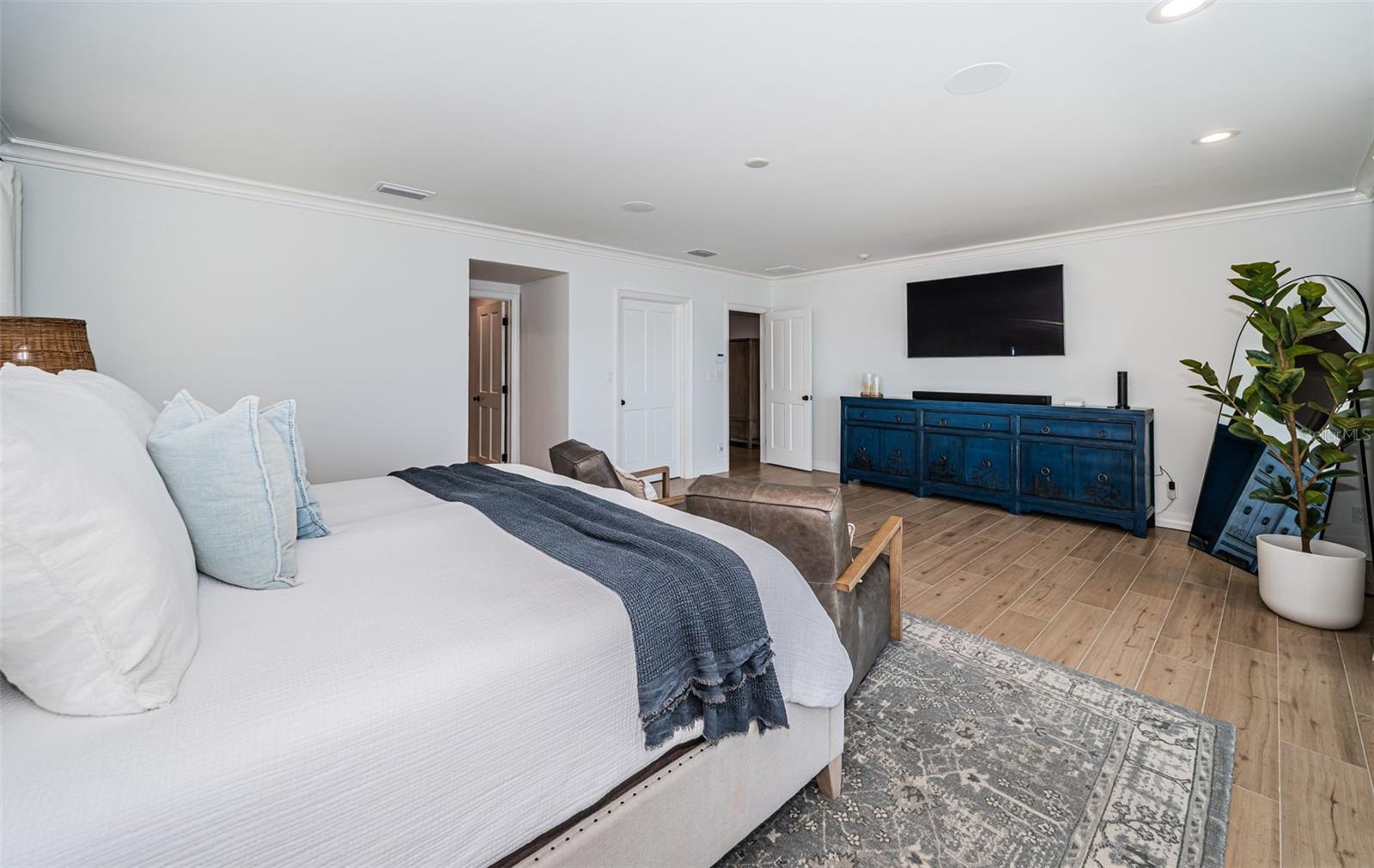 TB8435573 Property Photo