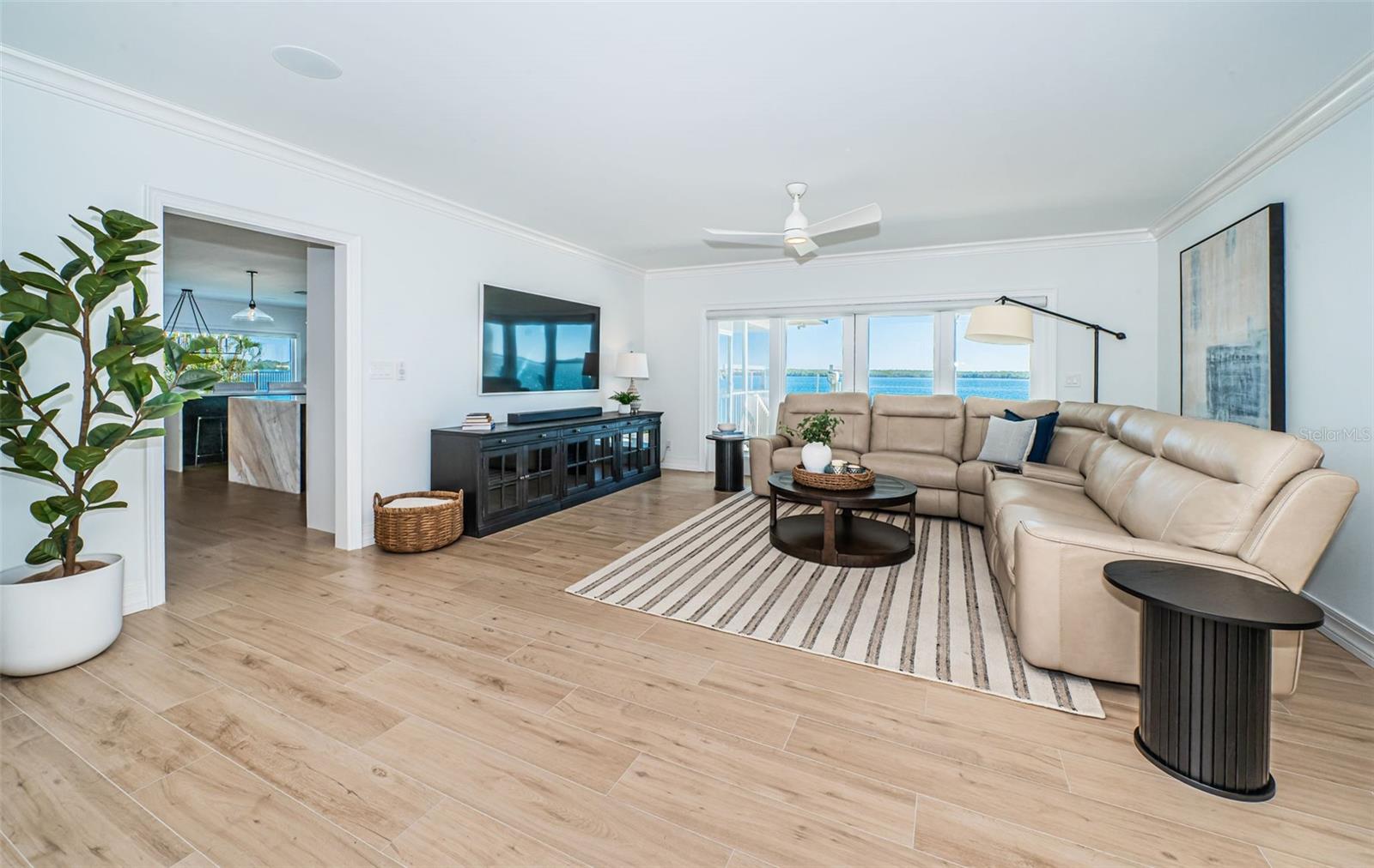 TB8435573 Property Photo