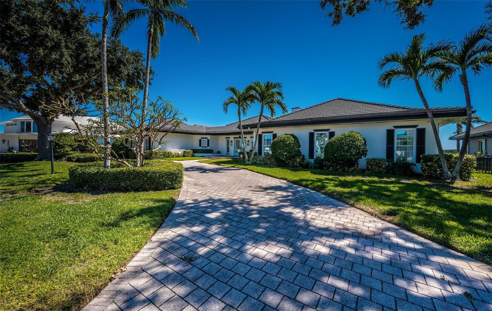 TB8435573 Property Photo