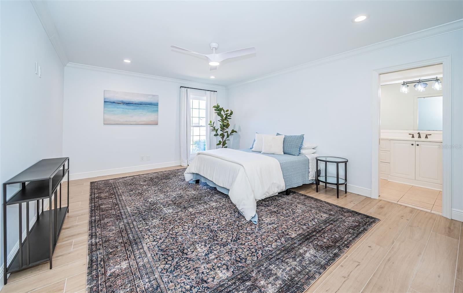 TB8435573 Property Photo