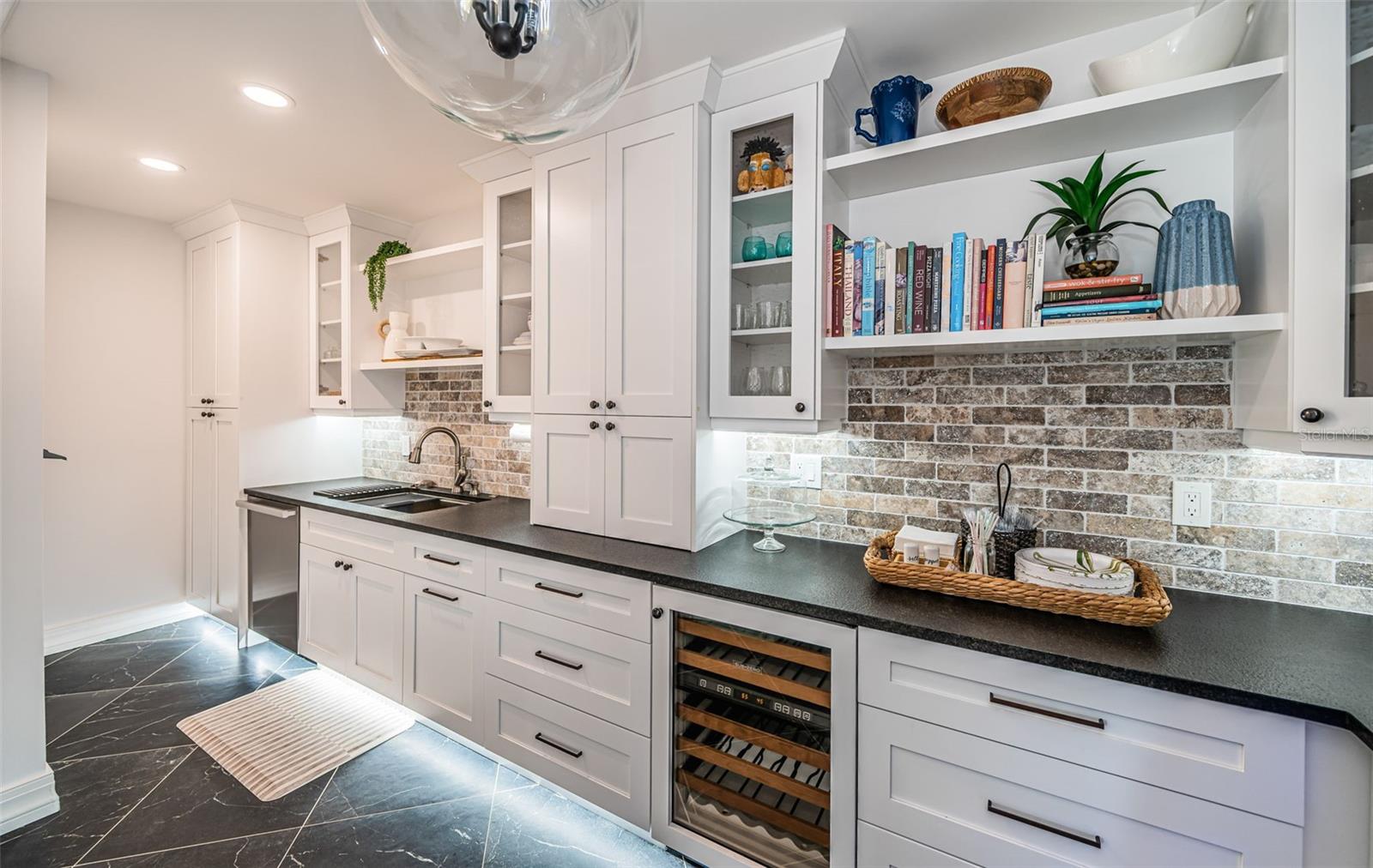 TB8435573 Property Photo