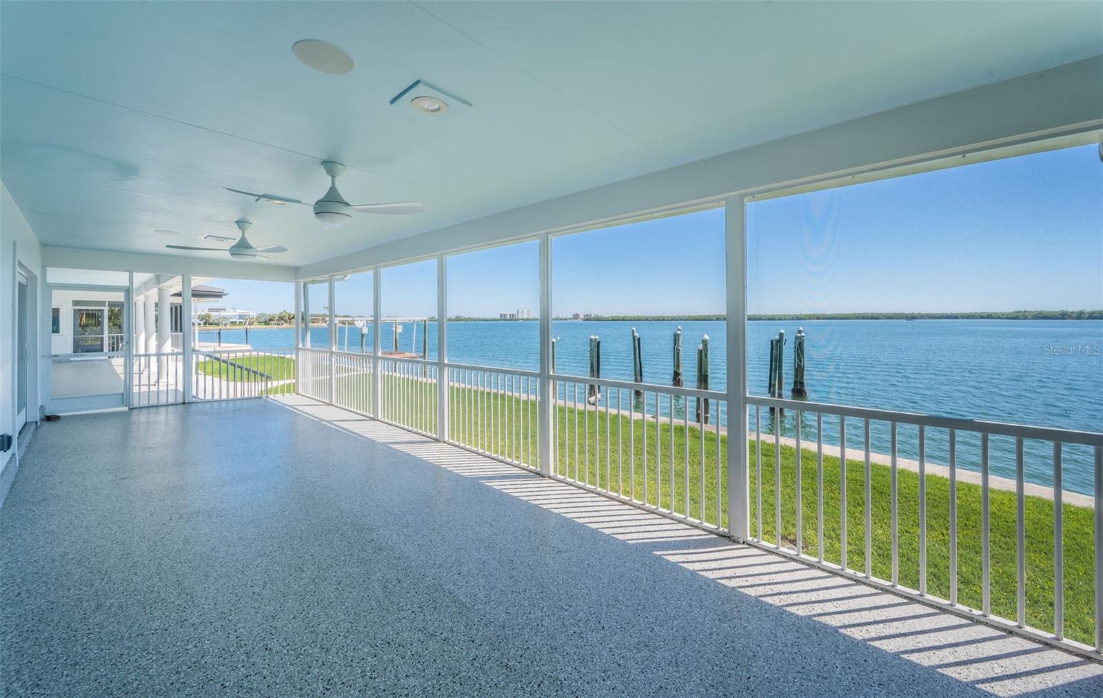 TB8435573 Property Photo