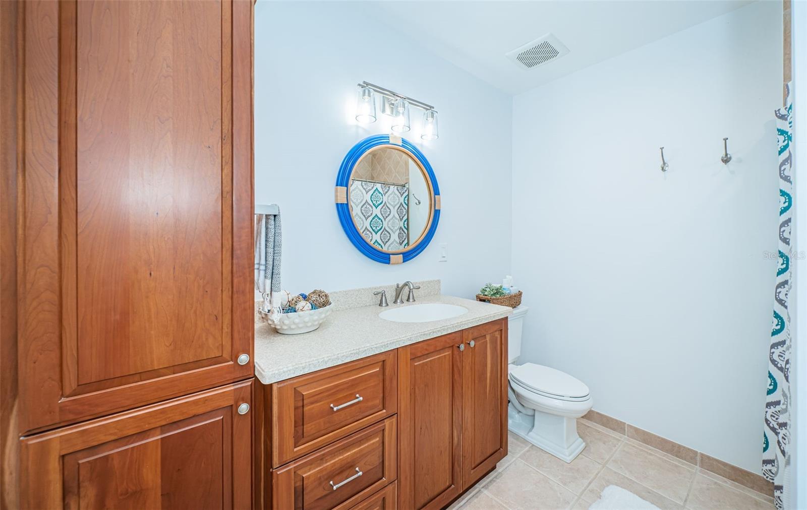 TB8435573 Property Photo