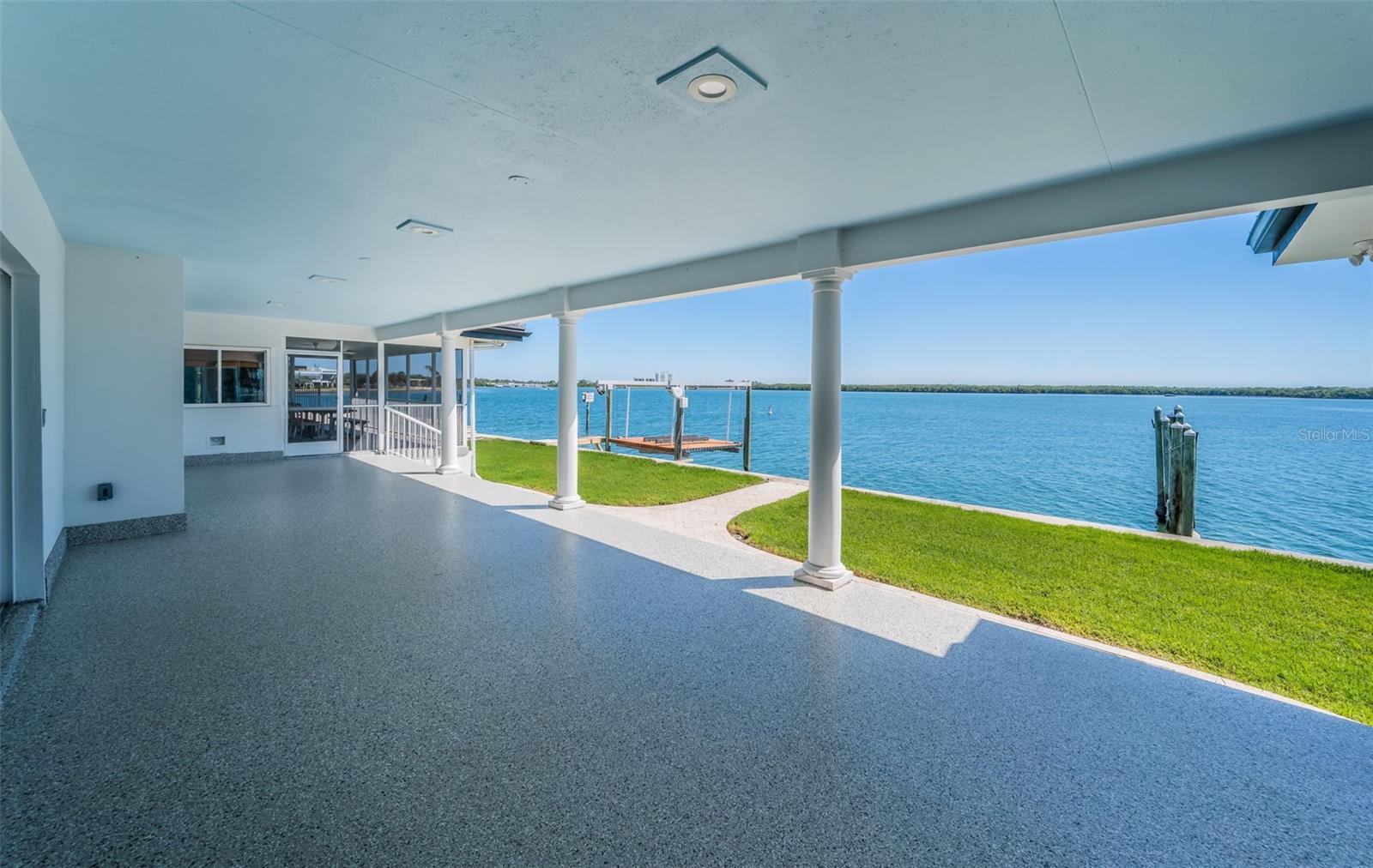 TB8435573 Property Photo