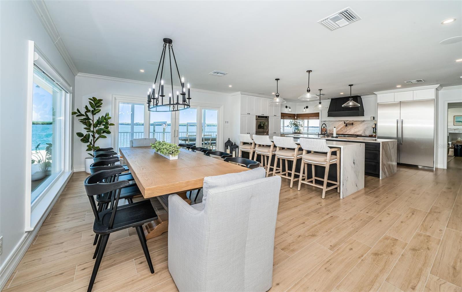 TB8435573 Property Photo