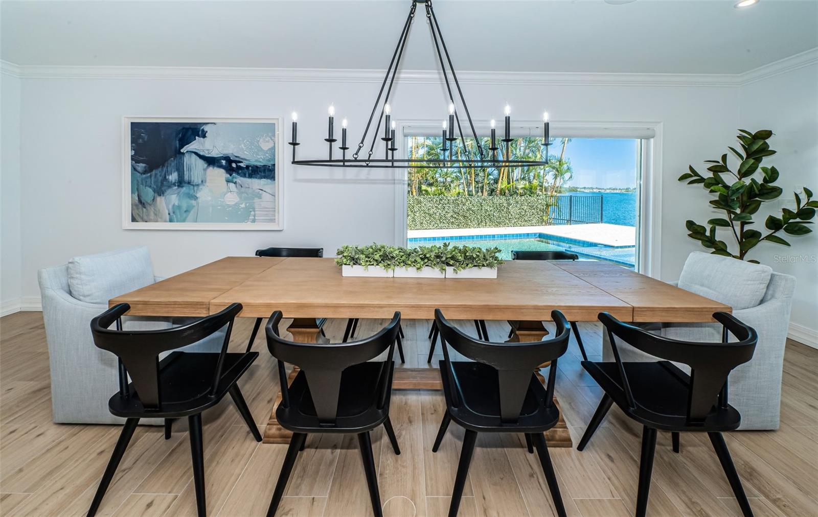 TB8435573 Property Photo