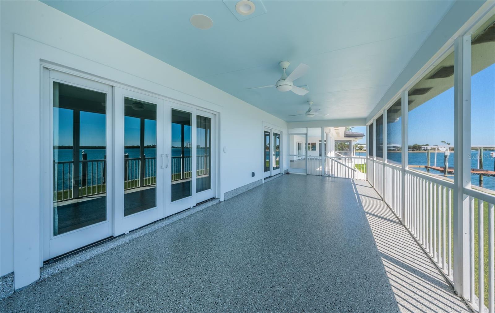 TB8435573 Property Photo