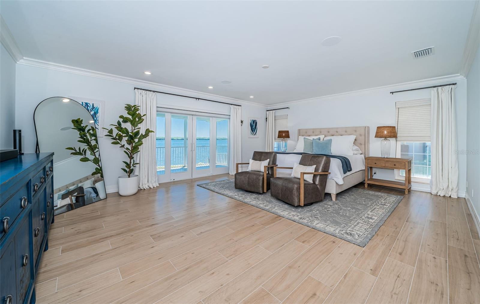 TB8435573 Property Photo