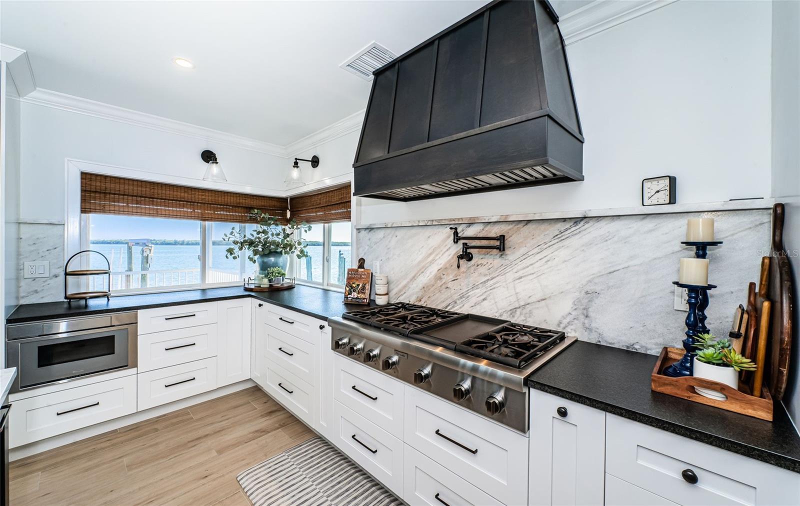 TB8435573 Property Photo