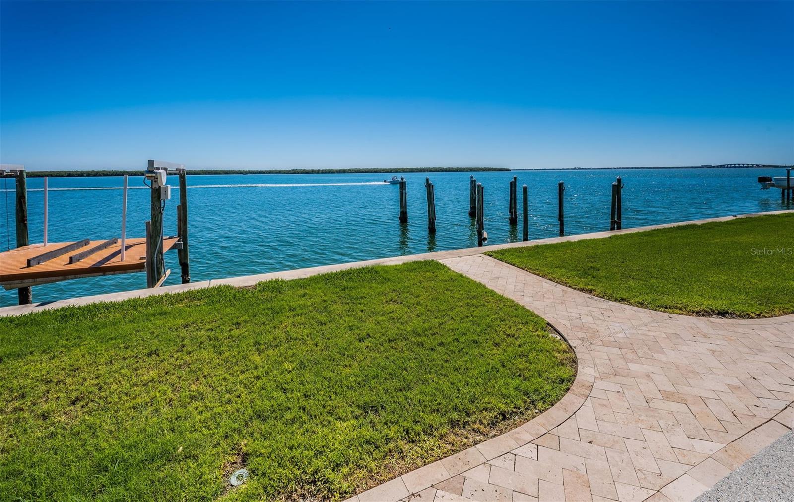 TB8435573 Property Photo