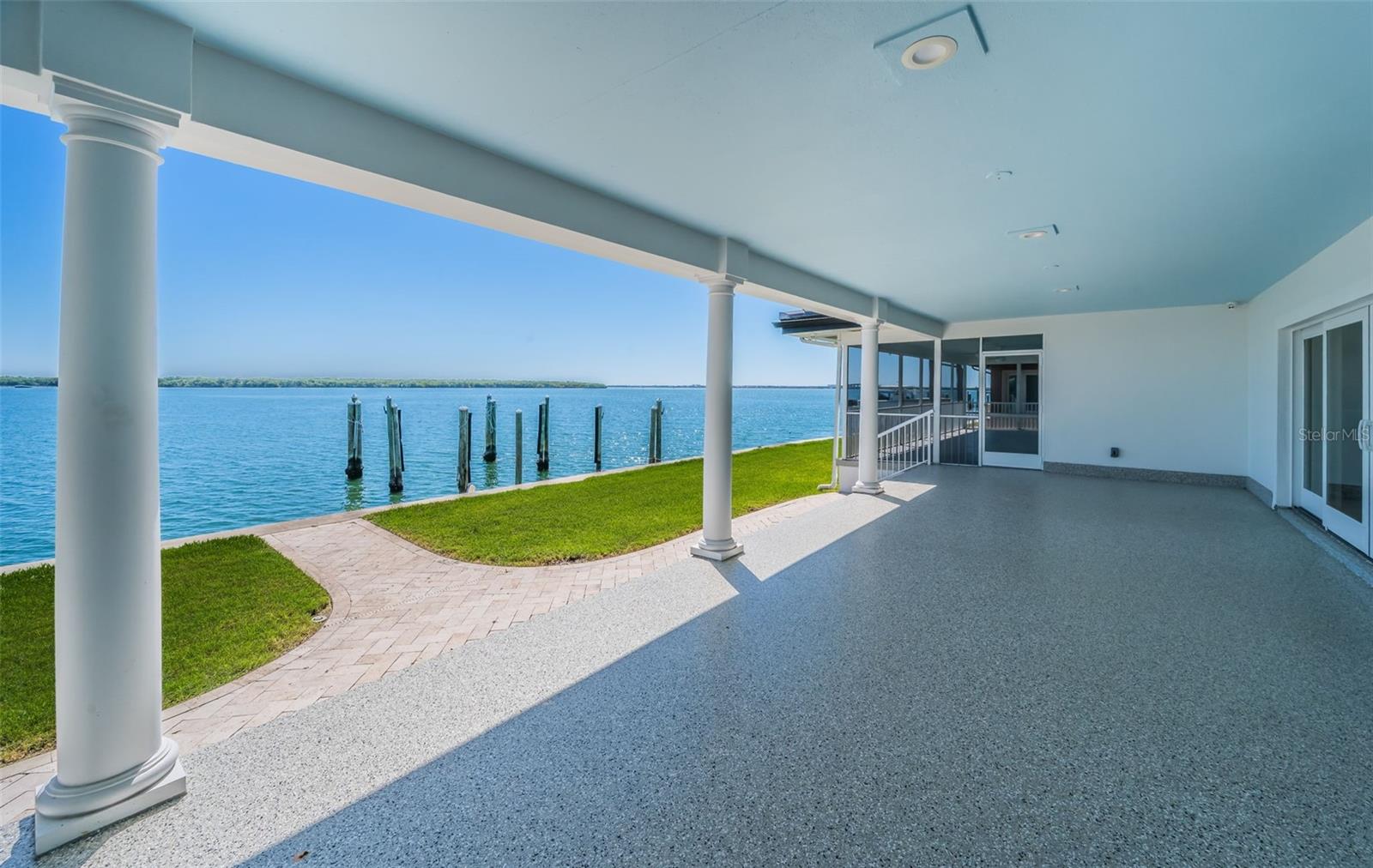 TB8435573 Property Photo