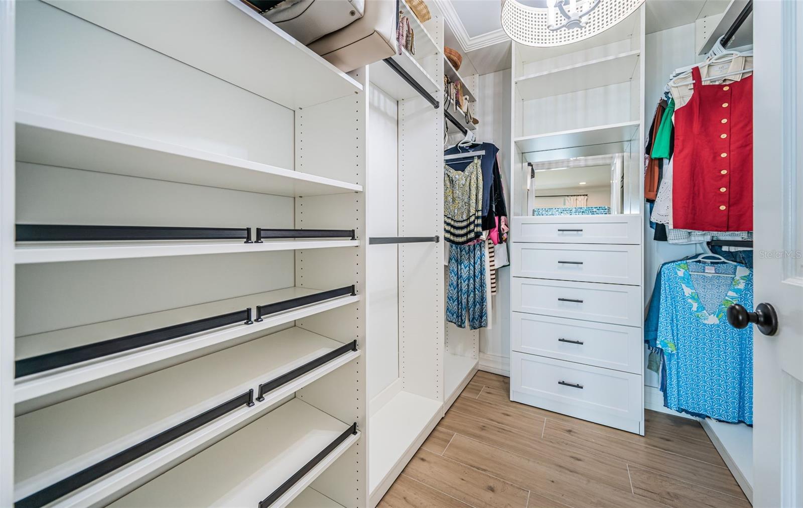 TB8435573 Property Photo