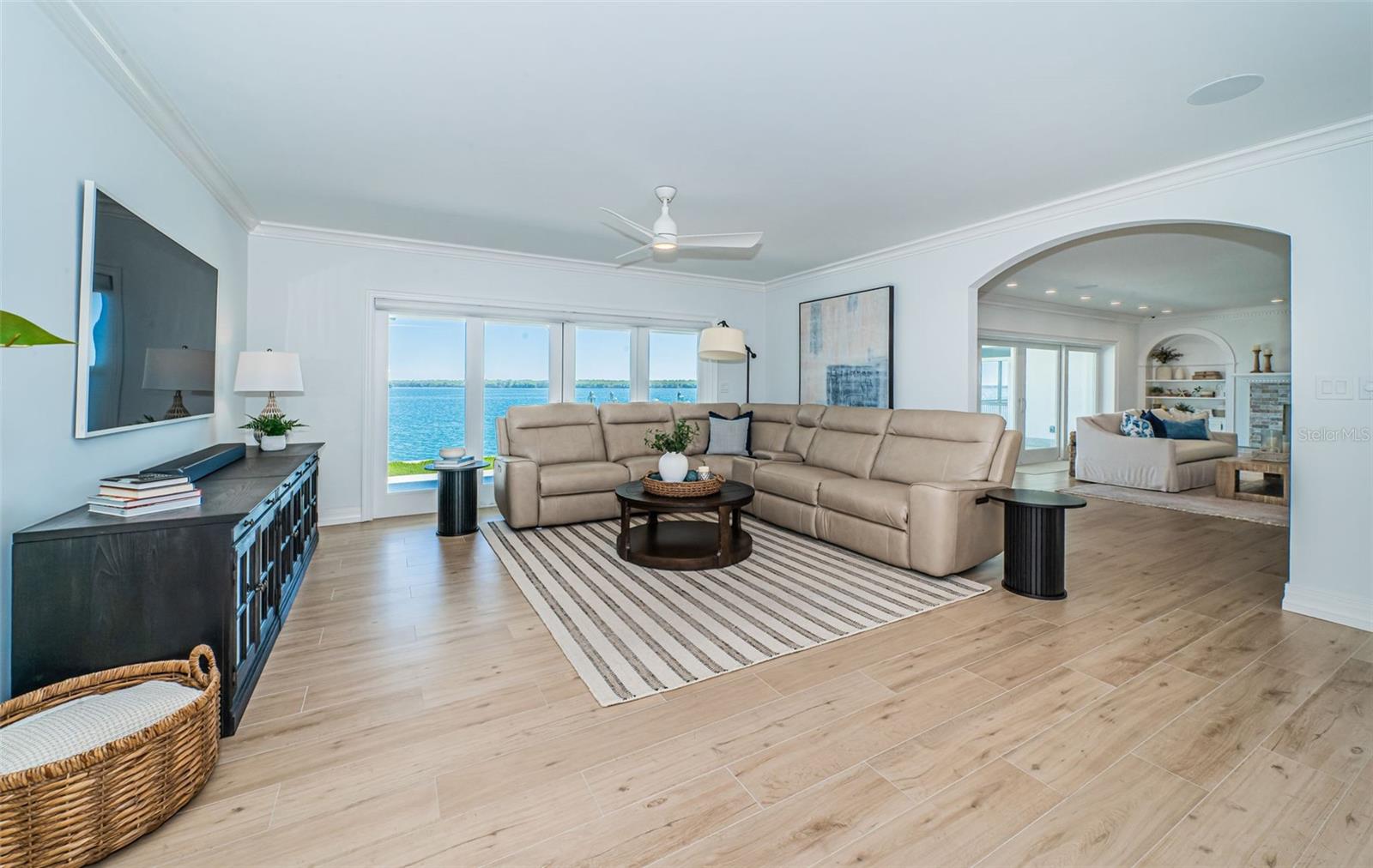 TB8435573 Property Photo