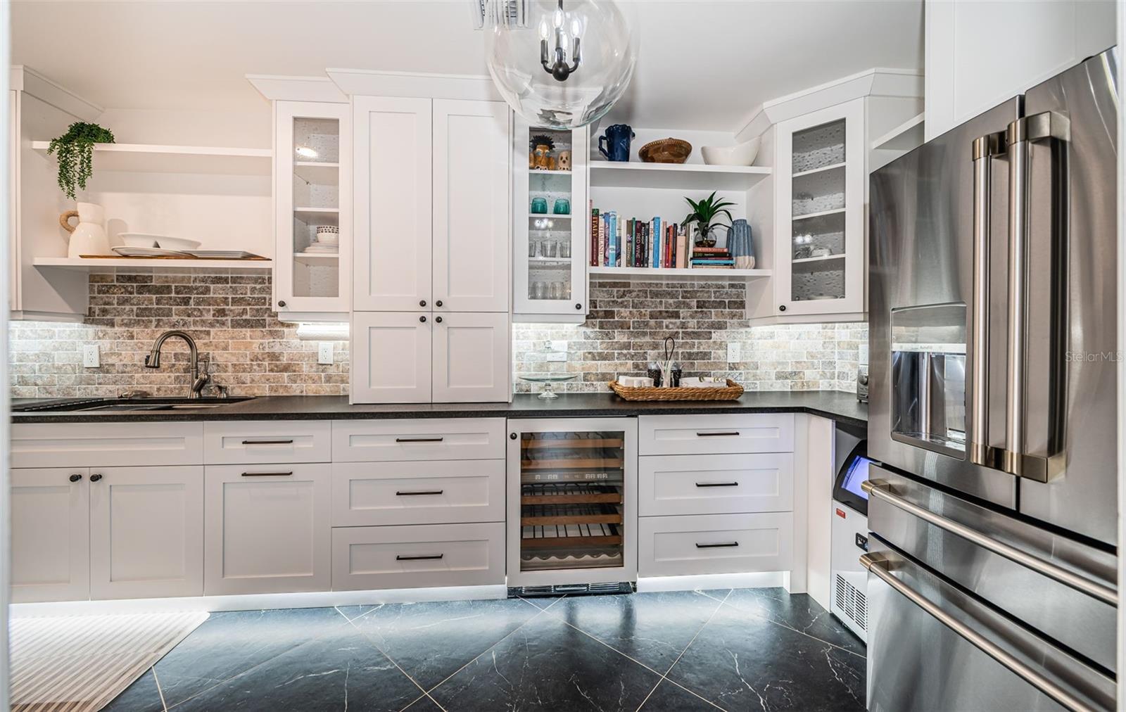 TB8435573 Property Photo