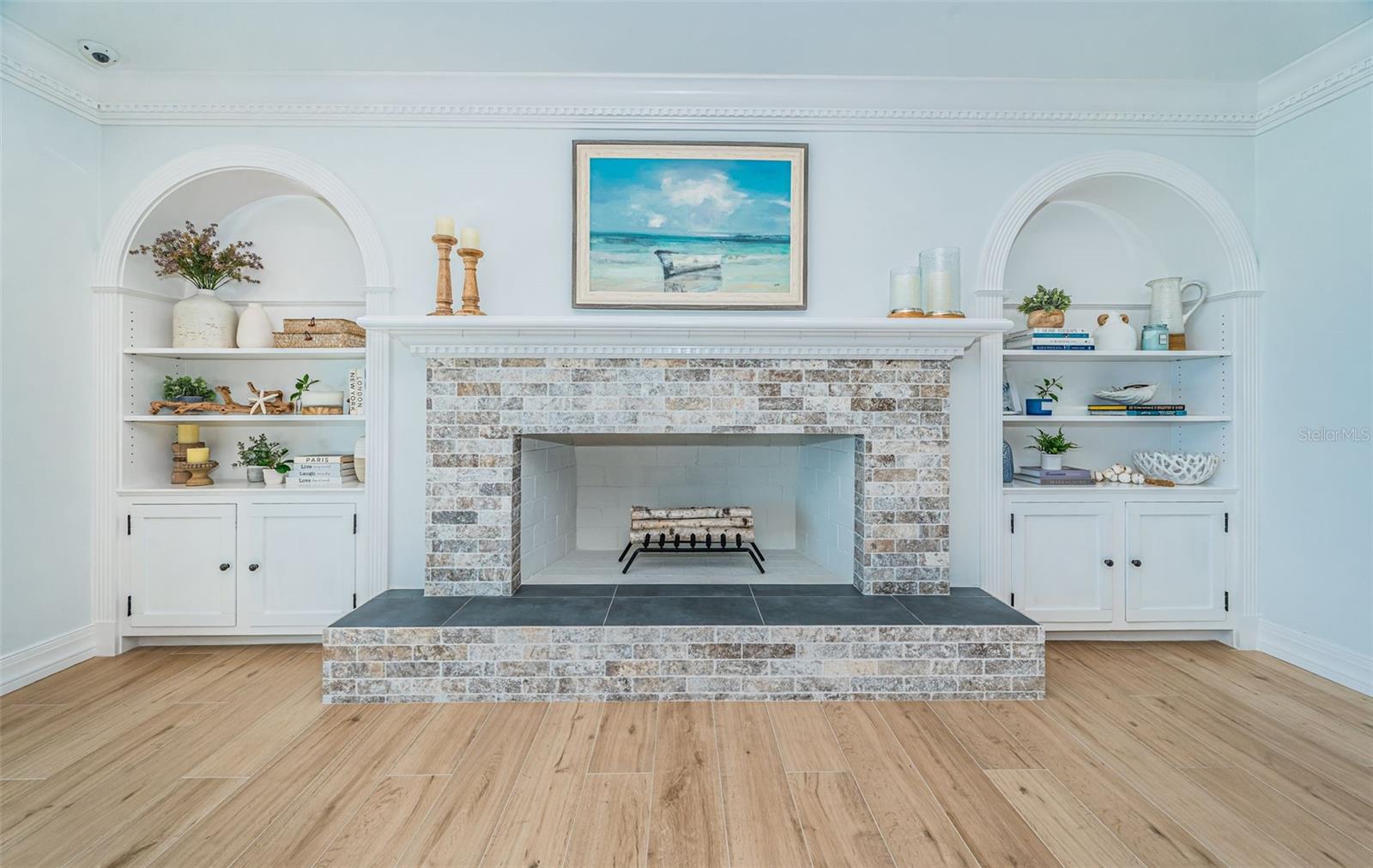 TB8435573 Property Photo