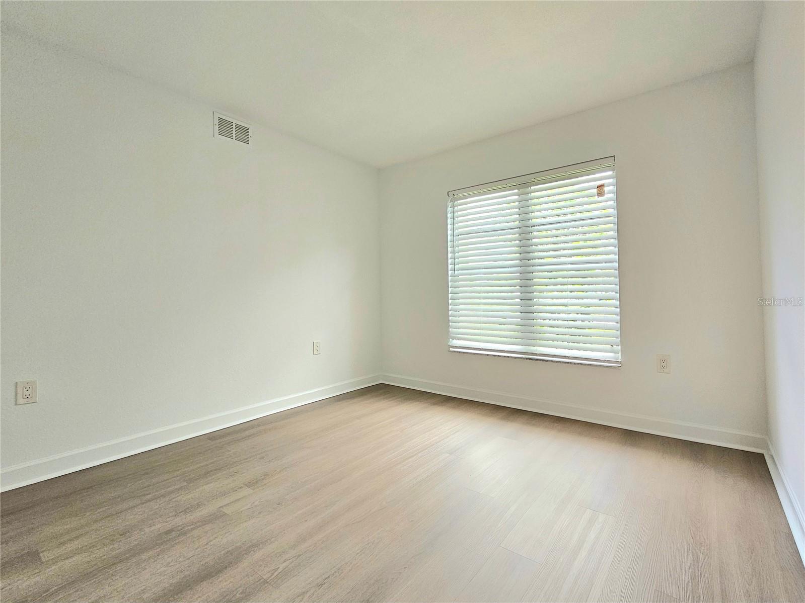 A4667706 Property Photo