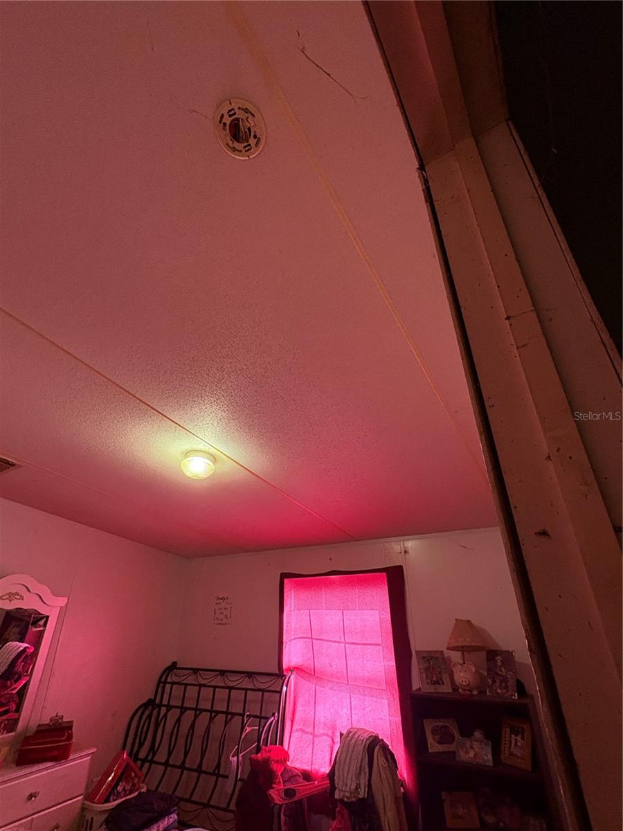 TB8435688 Property Photo