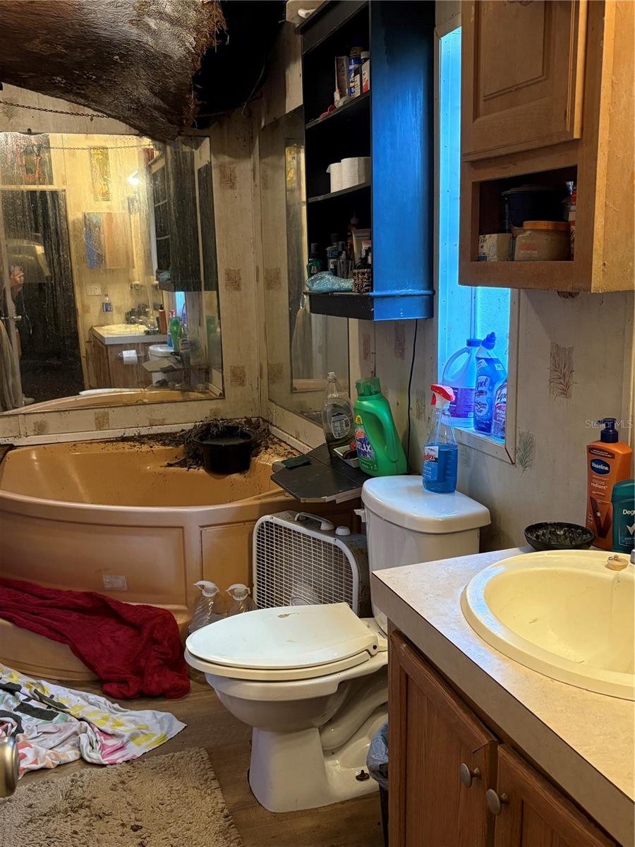 TB8435688 Property Photo