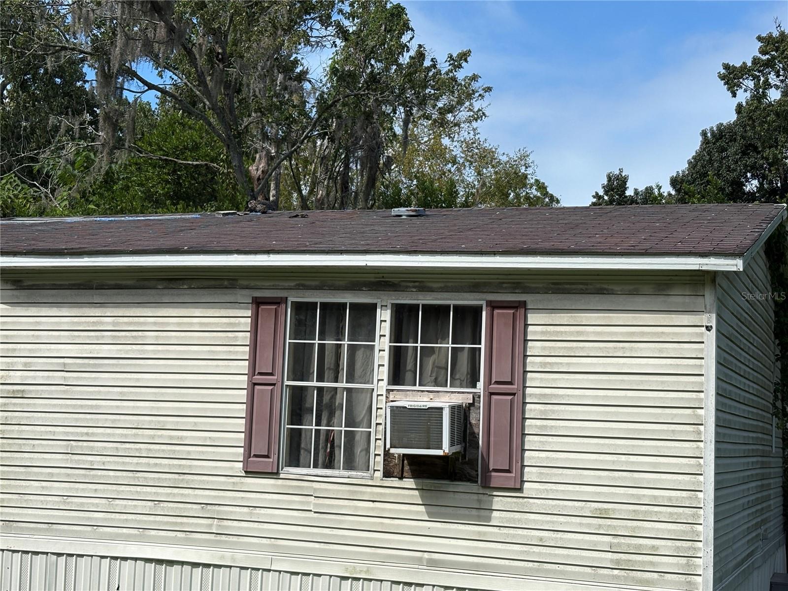 TB8435688 Property Photo