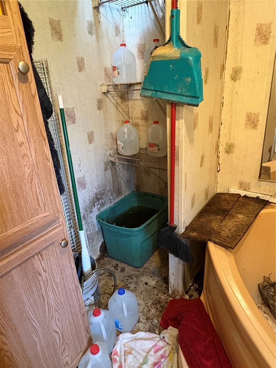 TB8435688 Property Photo